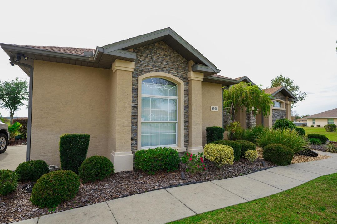 For Sale: $800,000 (3 beds, 3 baths, 2763 Square Feet)