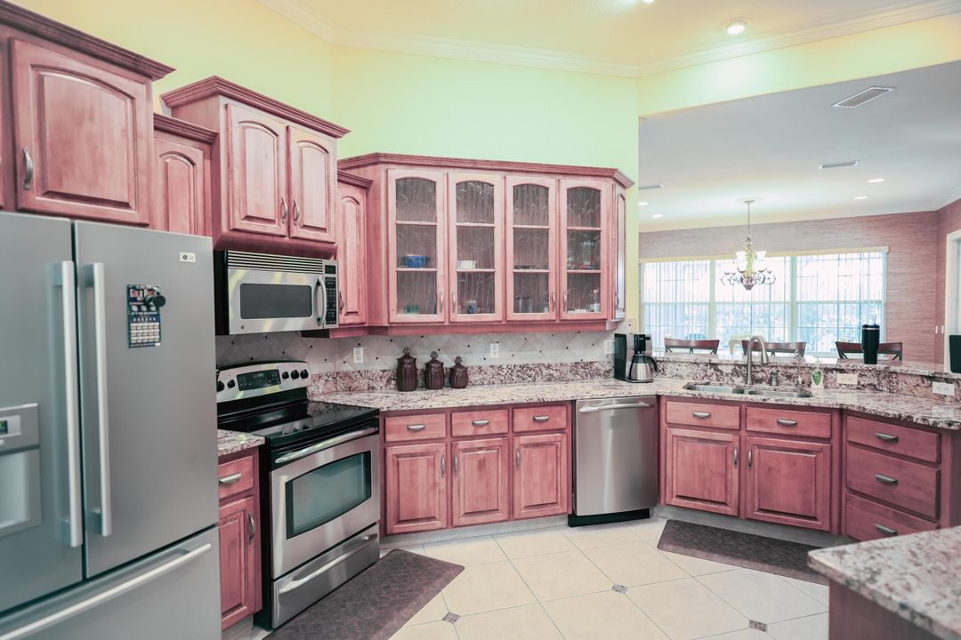 For Sale: $800,000 (3 beds, 3 baths, 2763 Square Feet)