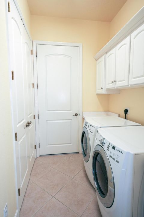 For Sale: $800,000 (3 beds, 3 baths, 2763 Square Feet)