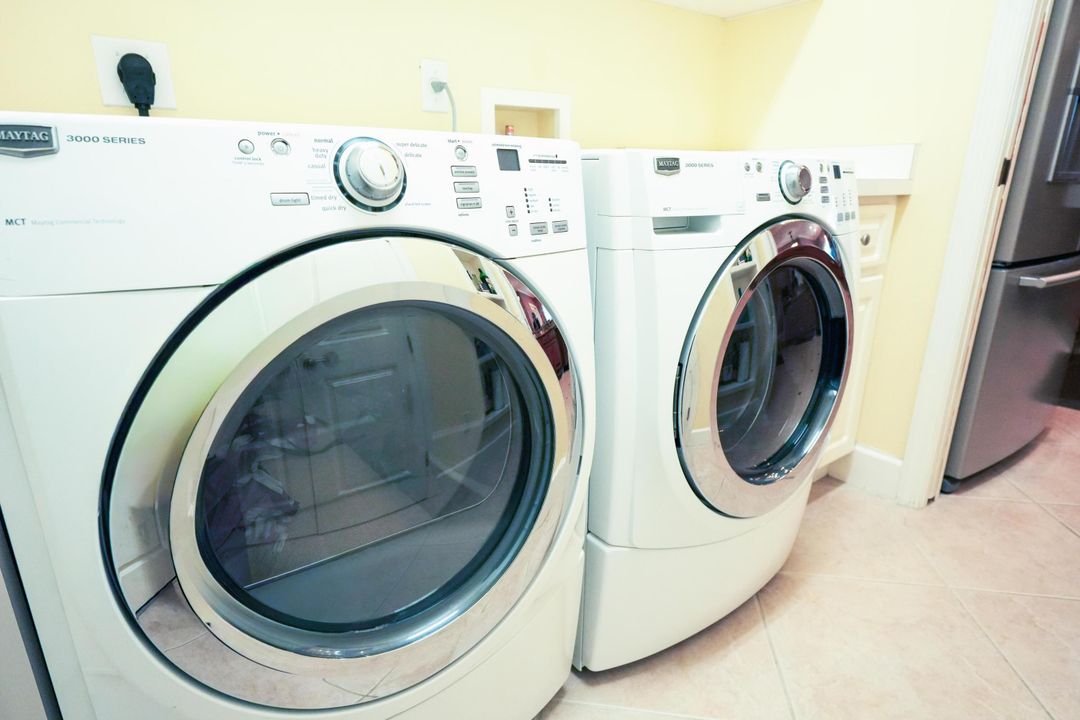 For Sale: $800,000 (3 beds, 3 baths, 2763 Square Feet)