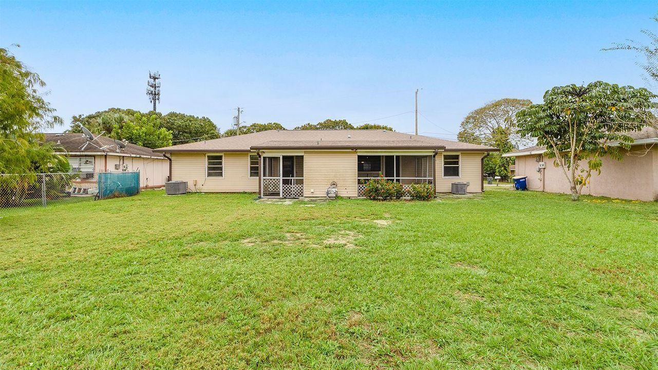 出租: $2,100 (3 贝兹, 2 浴室, 1104 平方英尺)