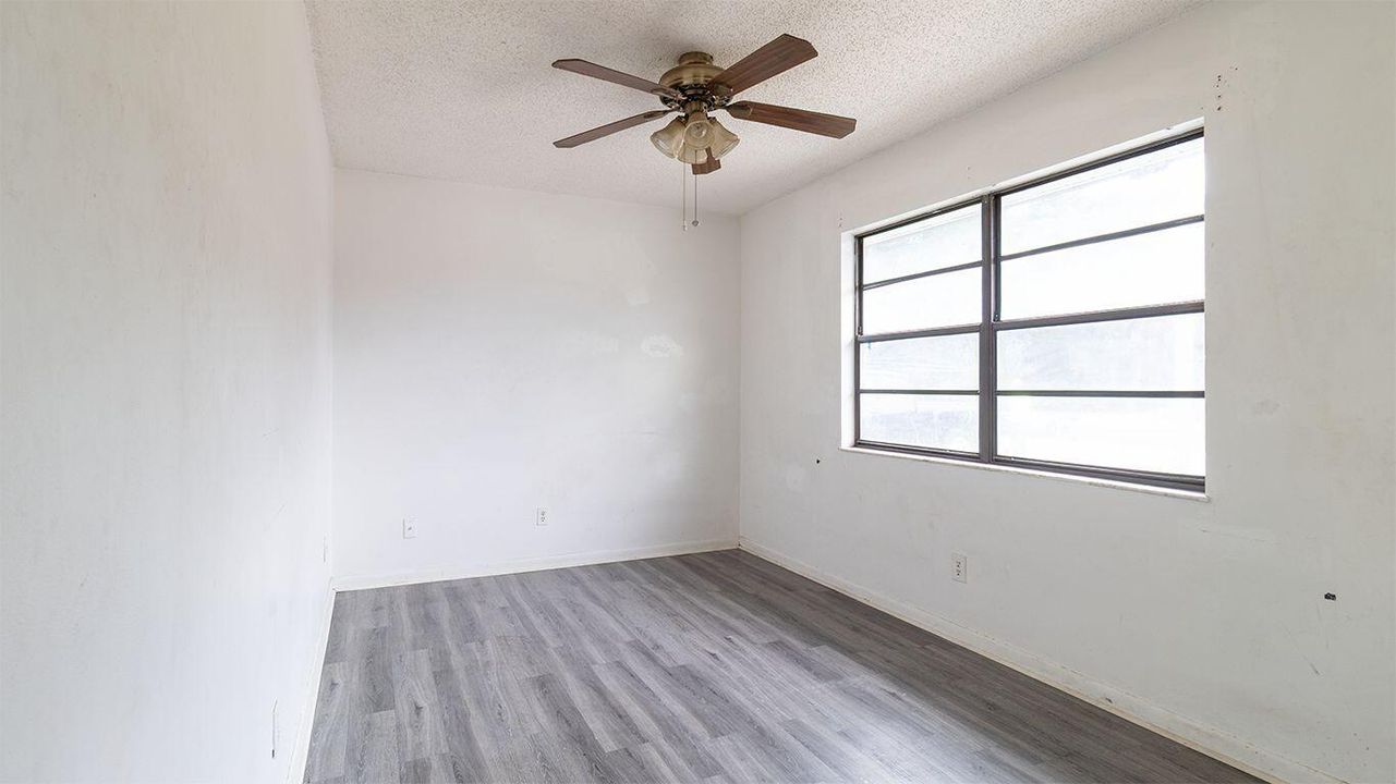 出租: $2,100 (3 贝兹, 2 浴室, 1104 平方英尺)