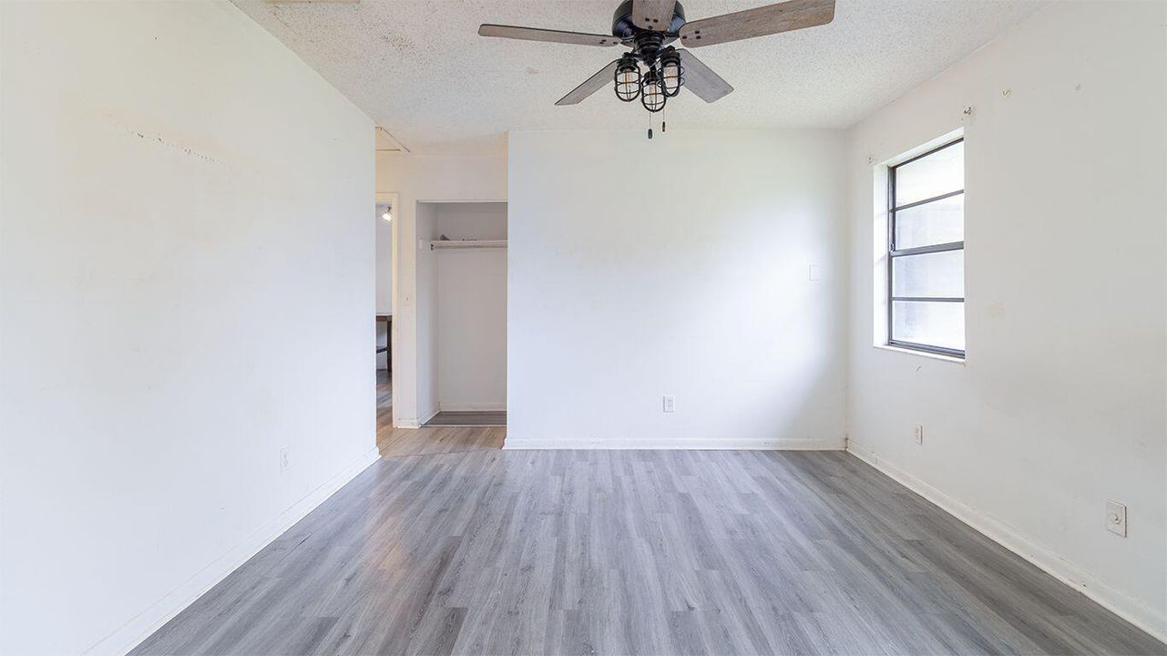 出租: $2,100 (3 贝兹, 2 浴室, 1104 平方英尺)