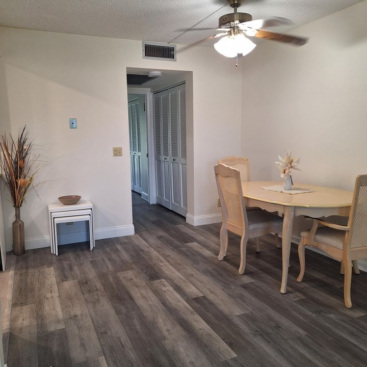 For Rent: $1,550 (1 beds, 1 baths, 896 Square Feet)
