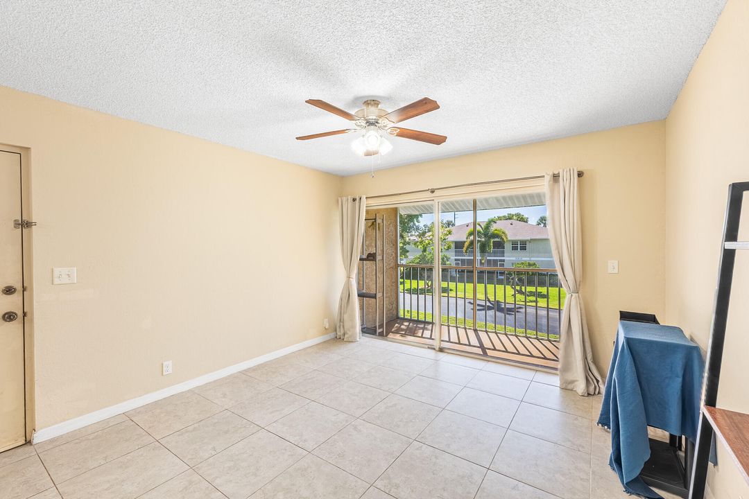 For Sale: $174,000 (2 beds, 2 baths, 886 Square Feet)