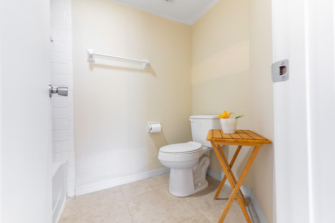 For Sale: $174,000 (2 beds, 2 baths, 886 Square Feet)