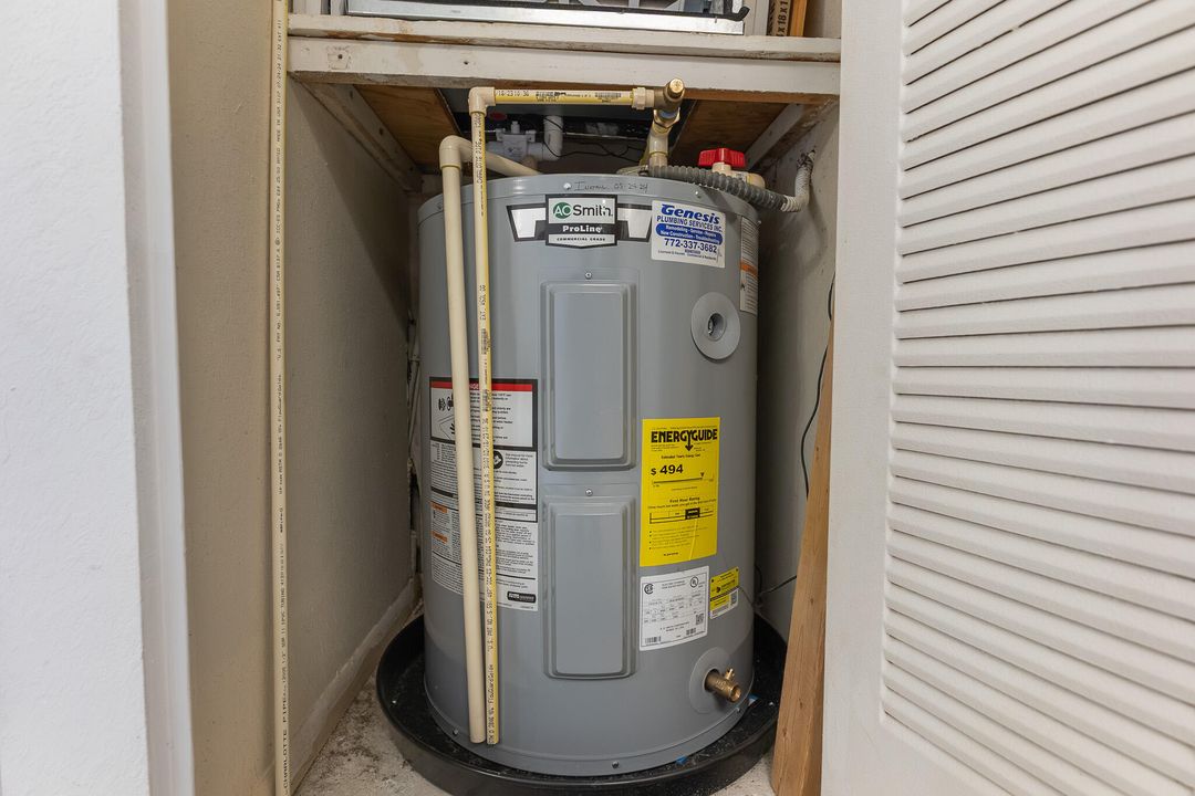 For Sale: $174,000 (2 beds, 2 baths, 886 Square Feet)