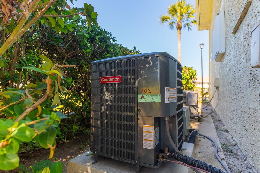 For Sale: $174,000 (2 beds, 2 baths, 886 Square Feet)