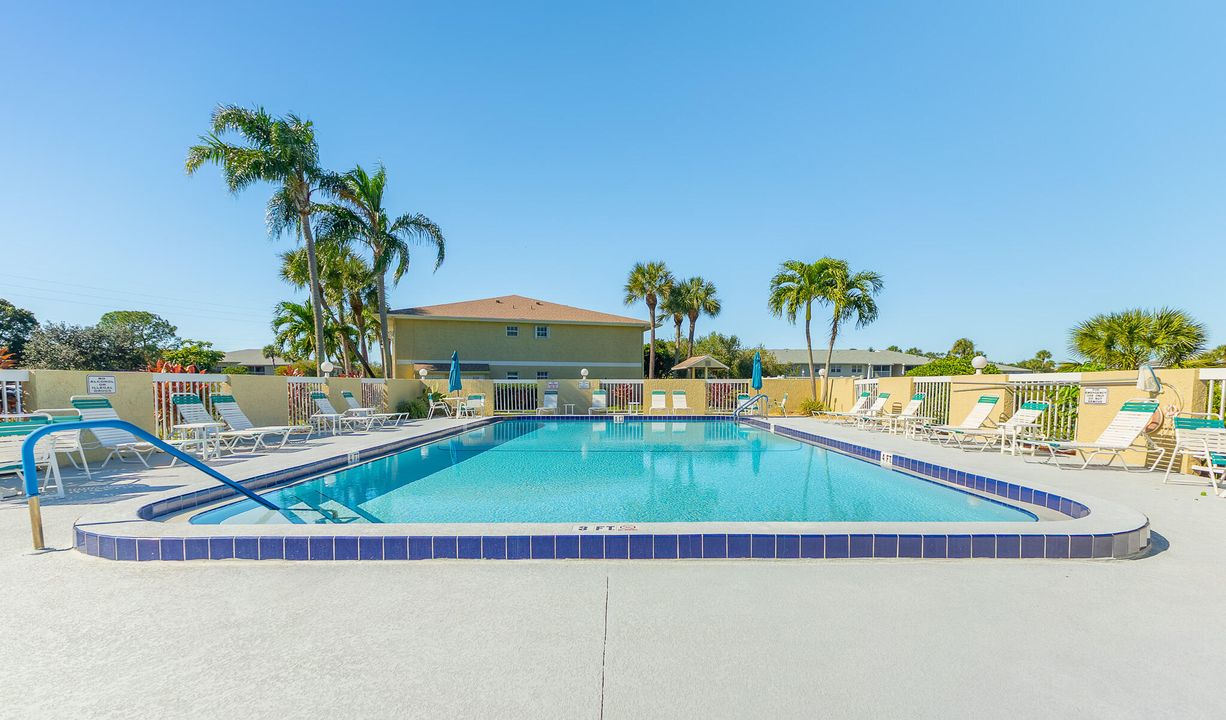 For Sale: $174,000 (2 beds, 2 baths, 886 Square Feet)