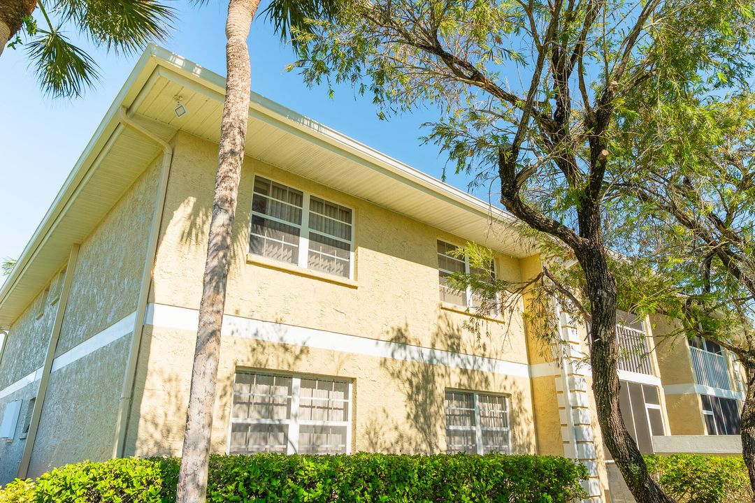 For Sale: $174,000 (2 beds, 2 baths, 886 Square Feet)