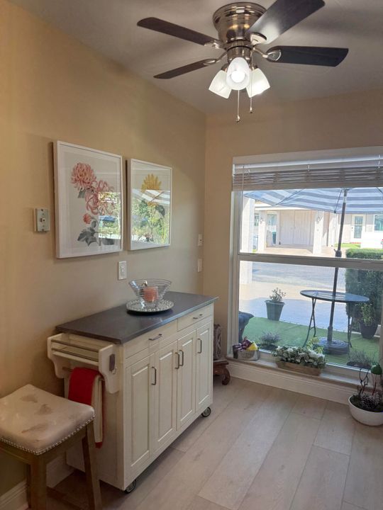 En Venta: $297,900 (2 camas, 2 baños, 1148 Pies cuadrados)