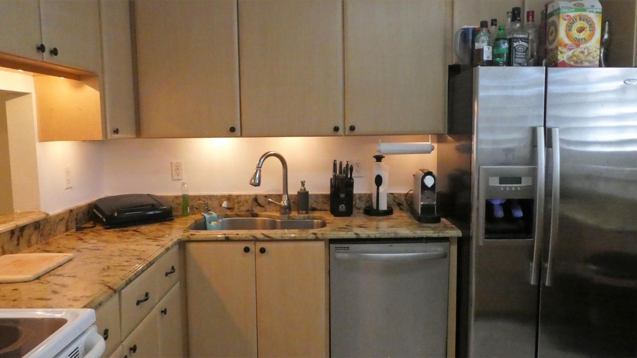 For Rent: $1,950 (2 beds, 2 baths, 1023 Square Feet)