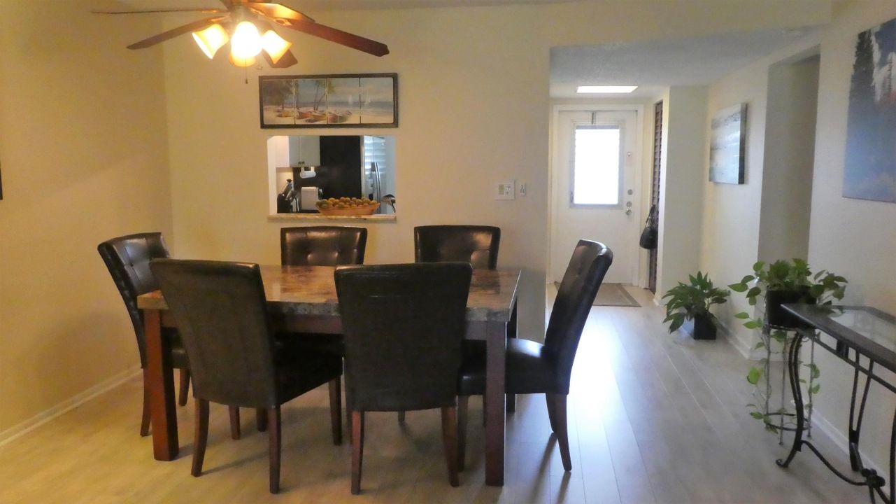 For Rent: $1,950 (2 beds, 2 baths, 1023 Square Feet)