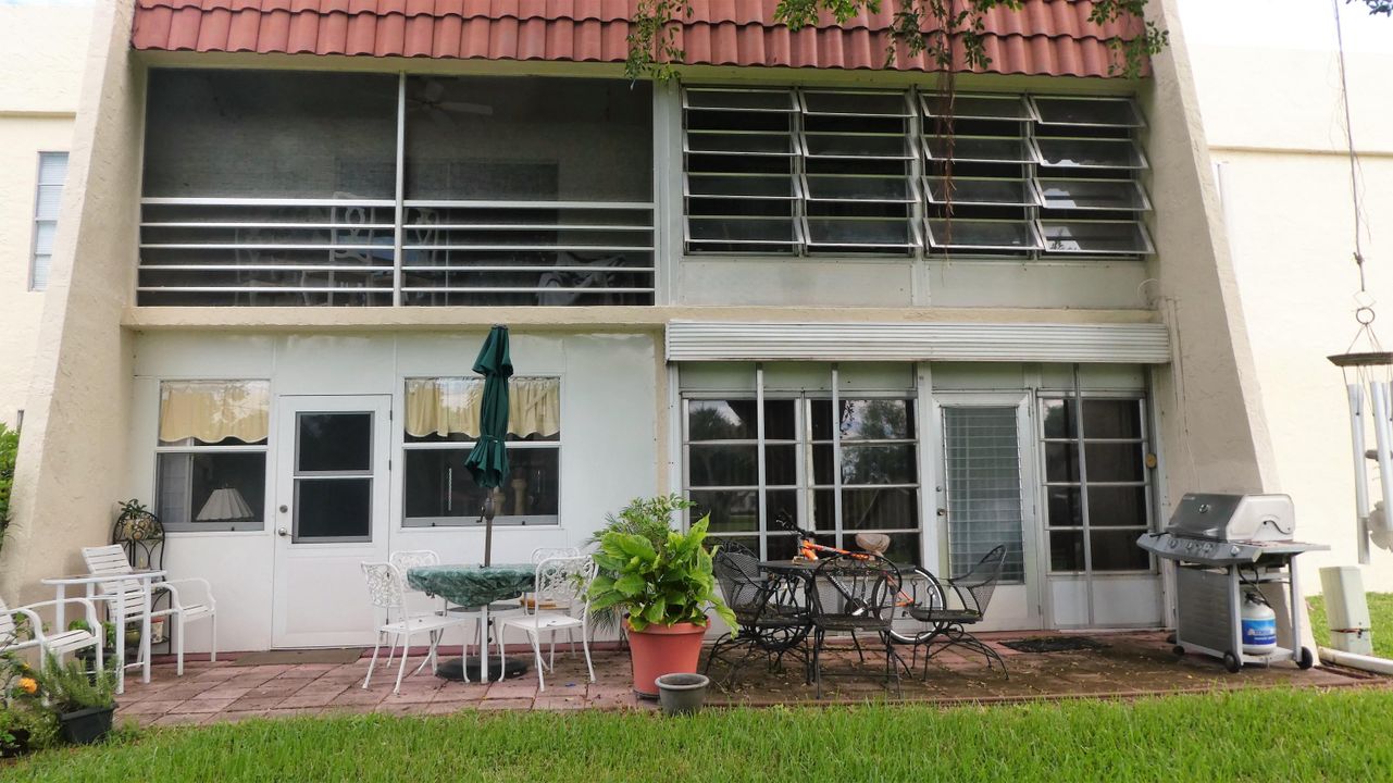 For Rent: $1,950 (2 beds, 2 baths, 1023 Square Feet)