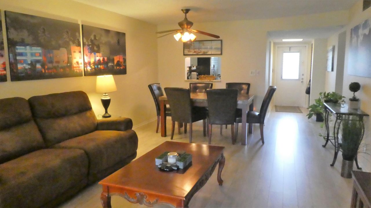 For Rent: $1,950 (2 beds, 2 baths, 1023 Square Feet)