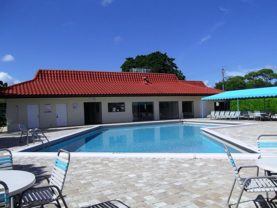 For Rent: $1,950 (2 beds, 2 baths, 1023 Square Feet)