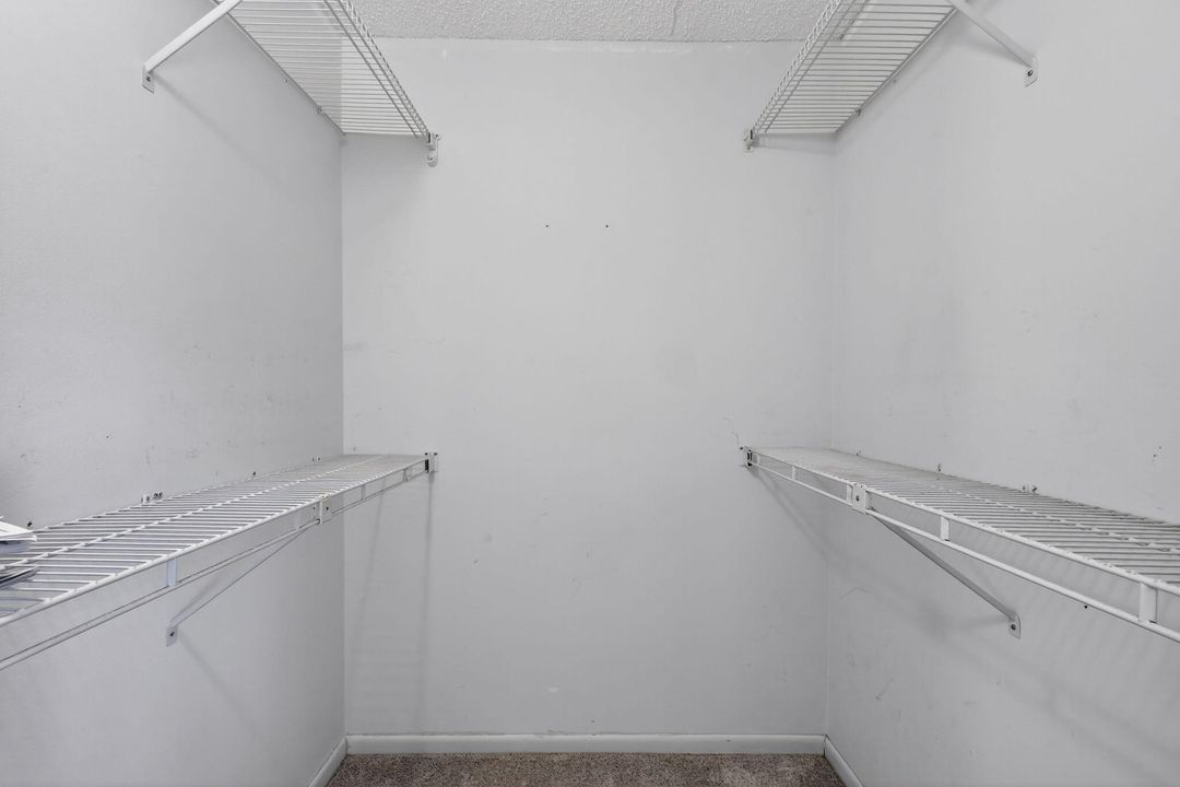 待售: $184,900 (2 贝兹, 2 浴室, 924 平方英尺)