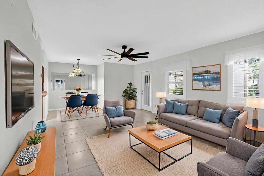 待售: $184,900 (2 贝兹, 2 浴室, 924 平方英尺)