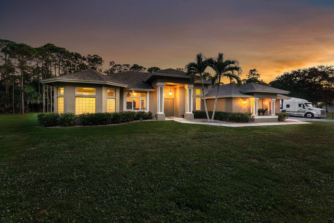 合同活跃: $784,999 (3 贝兹, 2 浴室, 2353 平方英尺)