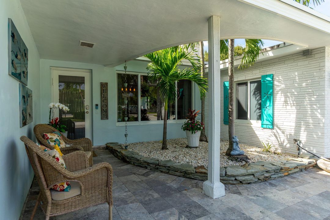 合同活跃: $1,900,000 (3 贝兹, 3 浴室, 2247 平方英尺)