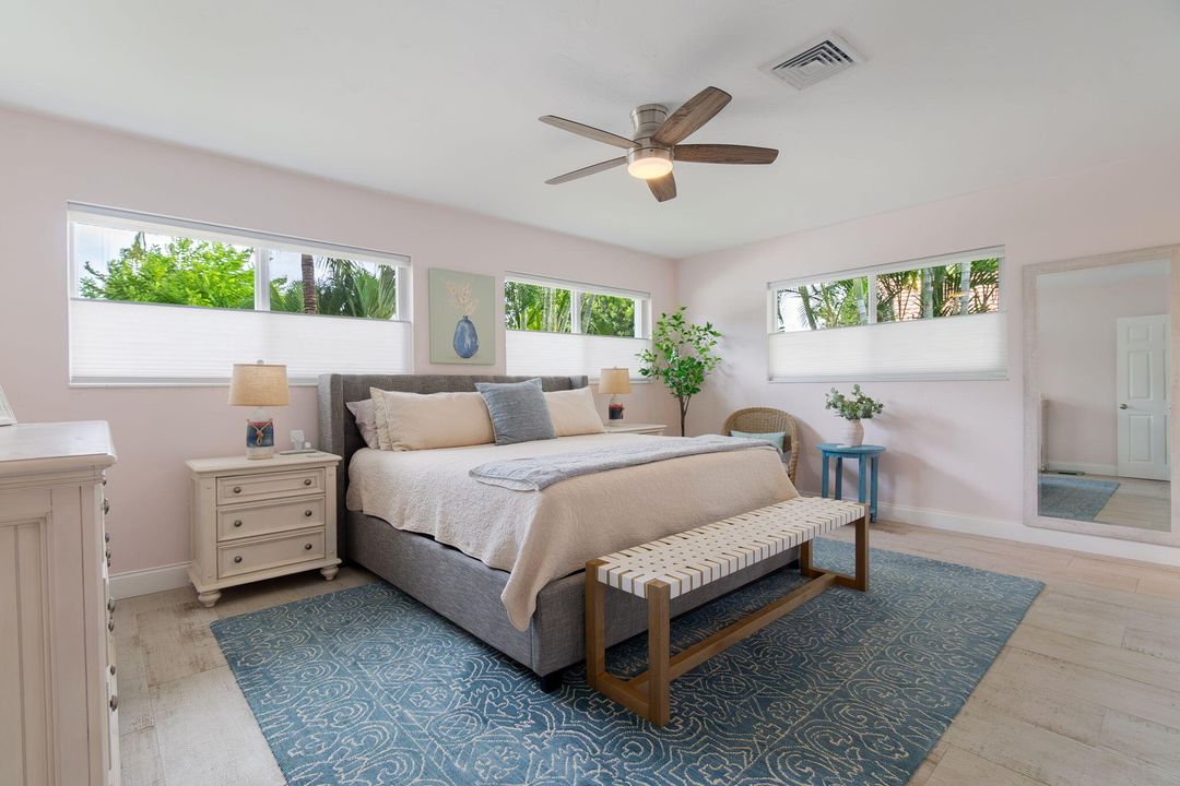 合同活跃: $1,900,000 (3 贝兹, 3 浴室, 2247 平方英尺)