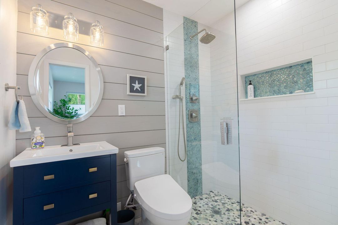 合同活跃: $1,900,000 (3 贝兹, 3 浴室, 2247 平方英尺)