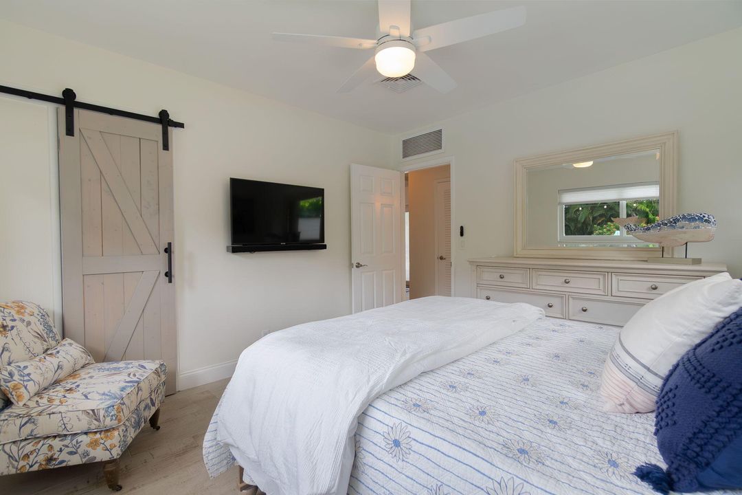 合同活跃: $1,900,000 (3 贝兹, 3 浴室, 2247 平方英尺)