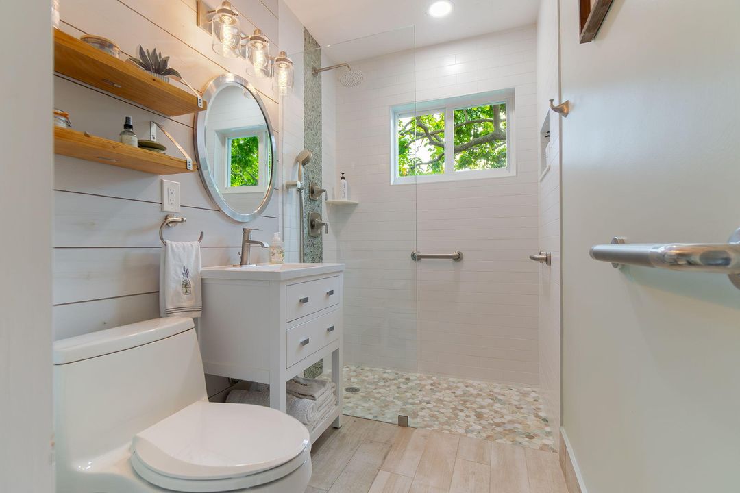 合同活跃: $1,900,000 (3 贝兹, 3 浴室, 2247 平方英尺)