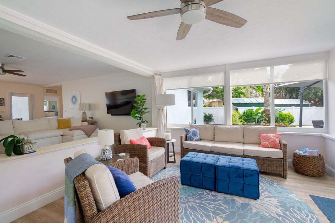 合同活跃: $1,900,000 (3 贝兹, 3 浴室, 2247 平方英尺)