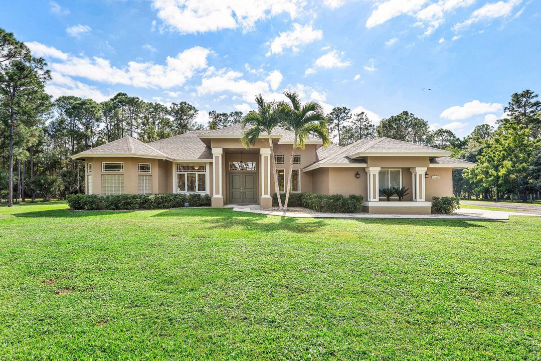 合同活跃: $784,999 (3 贝兹, 2 浴室, 2353 平方英尺)