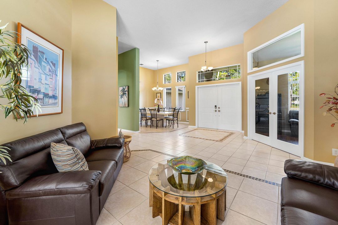 合同活跃: $784,999 (3 贝兹, 2 浴室, 2353 平方英尺)