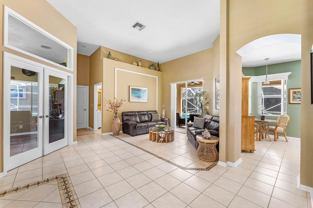 合同活跃: $784,999 (3 贝兹, 2 浴室, 2353 平方英尺)