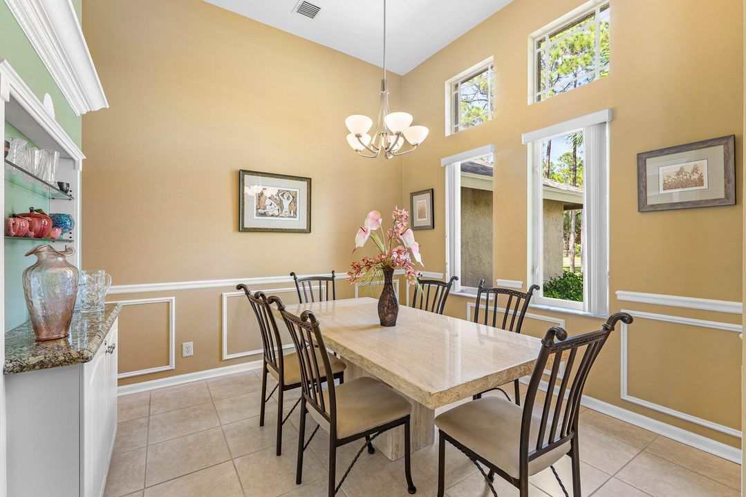 合同活跃: $784,999 (3 贝兹, 2 浴室, 2353 平方英尺)