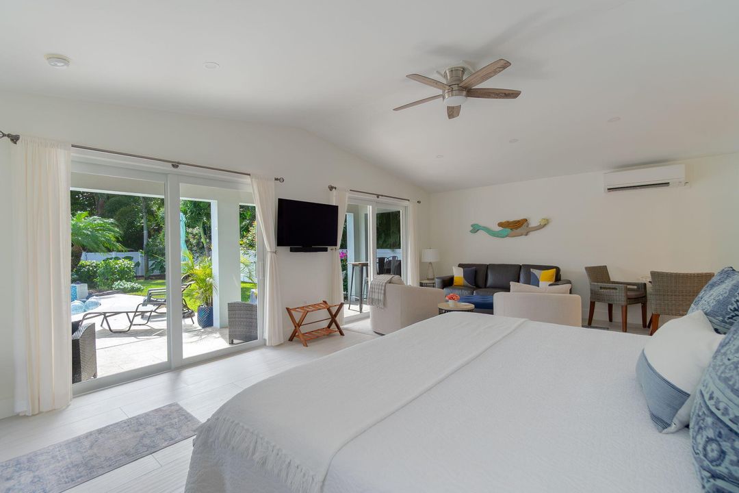 合同活跃: $1,900,000 (3 贝兹, 3 浴室, 2247 平方英尺)