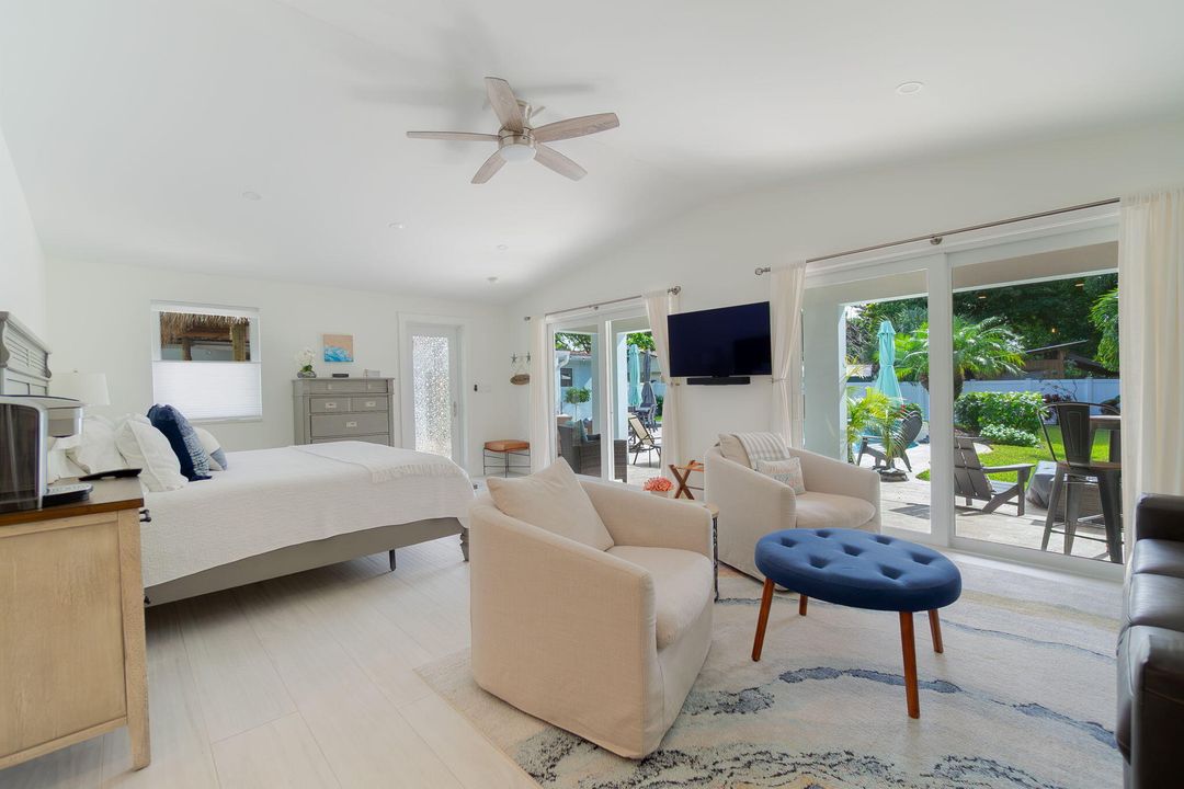 合同活跃: $1,900,000 (3 贝兹, 3 浴室, 2247 平方英尺)