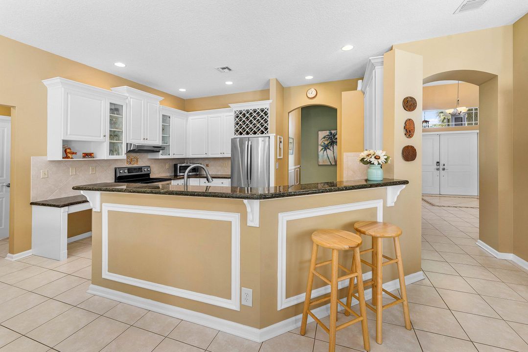 合同活跃: $784,999 (3 贝兹, 2 浴室, 2353 平方英尺)