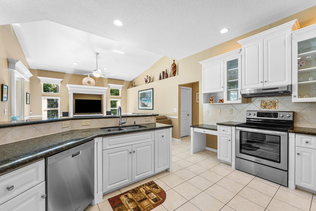 合同活跃: $784,999 (3 贝兹, 2 浴室, 2353 平方英尺)