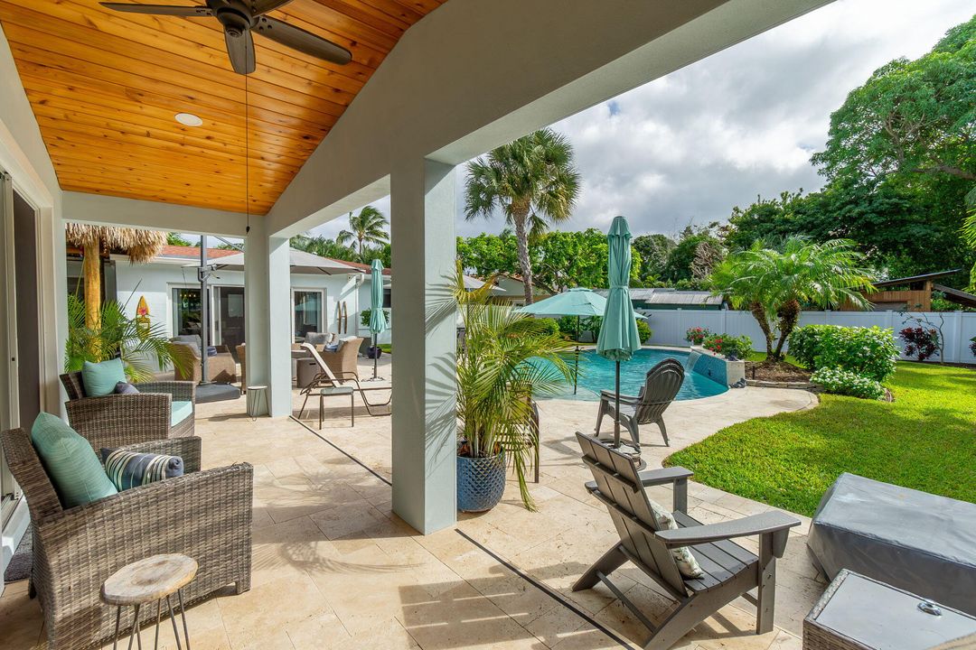 合同活跃: $1,900,000 (3 贝兹, 3 浴室, 2247 平方英尺)