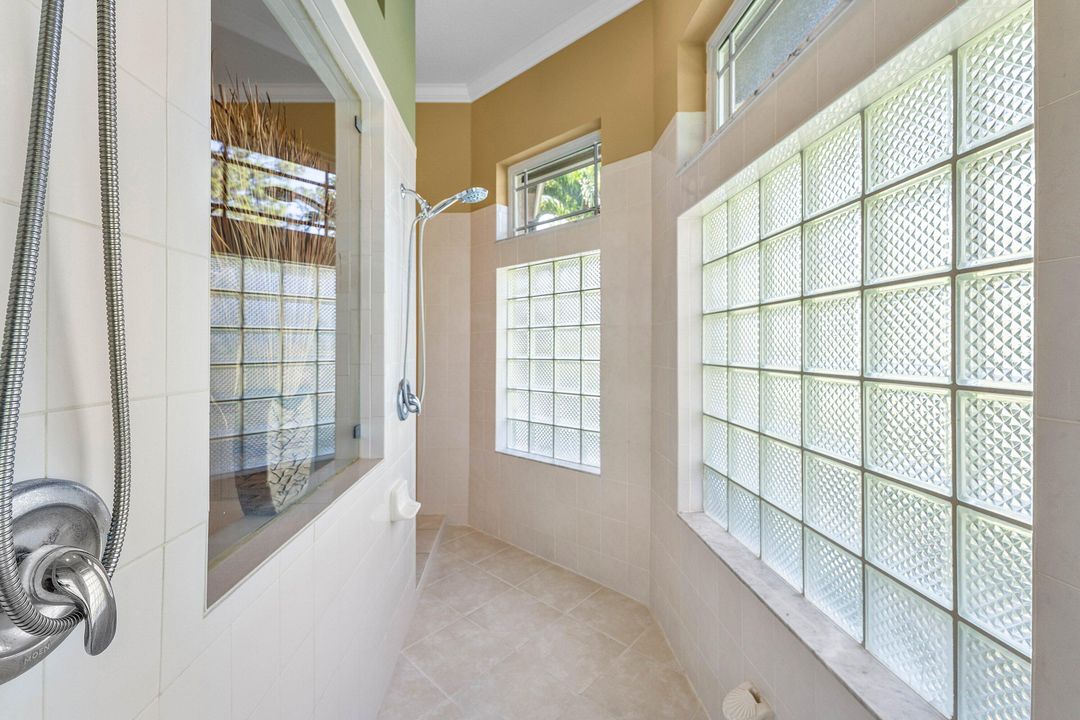 合同活跃: $784,999 (3 贝兹, 2 浴室, 2353 平方英尺)