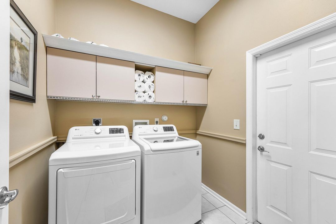 合同活跃: $784,999 (3 贝兹, 2 浴室, 2353 平方英尺)