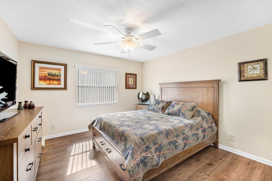 合同活跃: $784,999 (3 贝兹, 2 浴室, 2353 平方英尺)