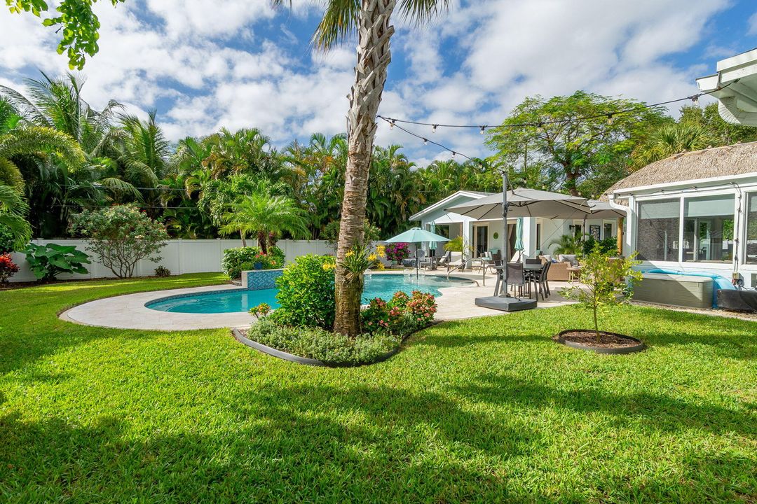 合同活跃: $1,900,000 (3 贝兹, 3 浴室, 2247 平方英尺)