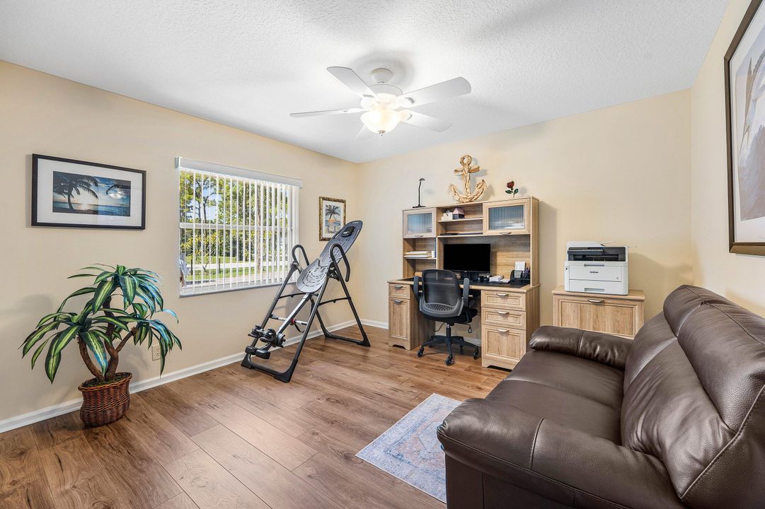 合同活跃: $784,999 (3 贝兹, 2 浴室, 2353 平方英尺)