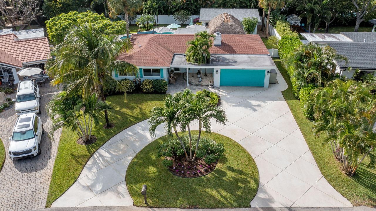 合同活跃: $1,900,000 (3 贝兹, 3 浴室, 2247 平方英尺)