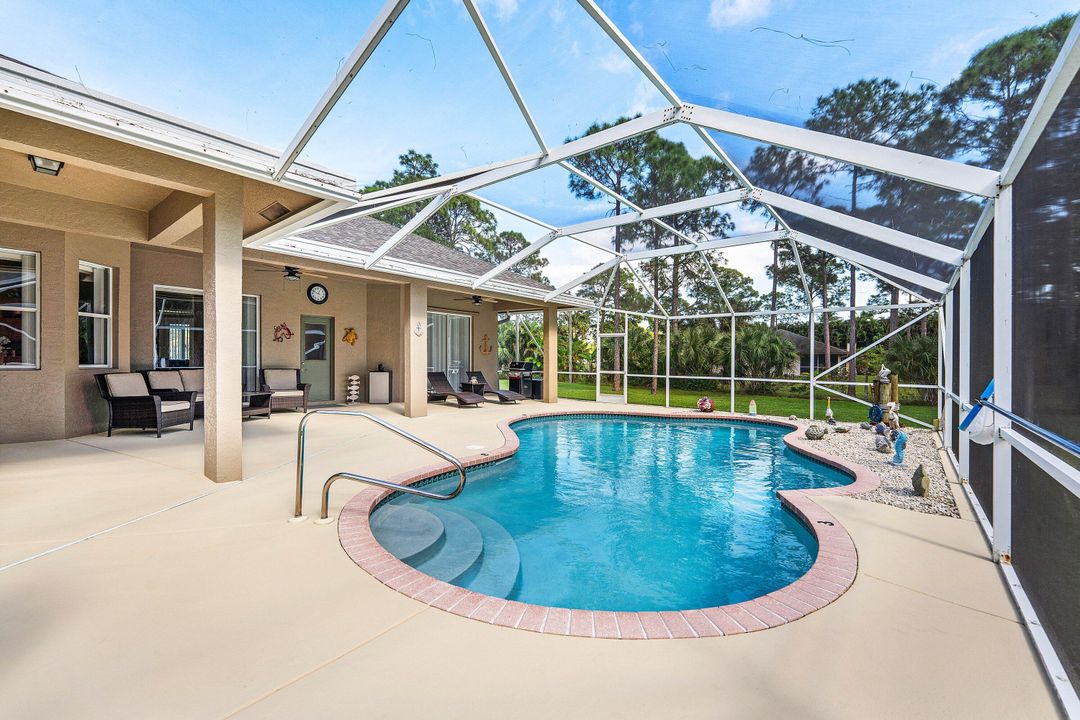 合同活跃: $784,999 (3 贝兹, 2 浴室, 2353 平方英尺)