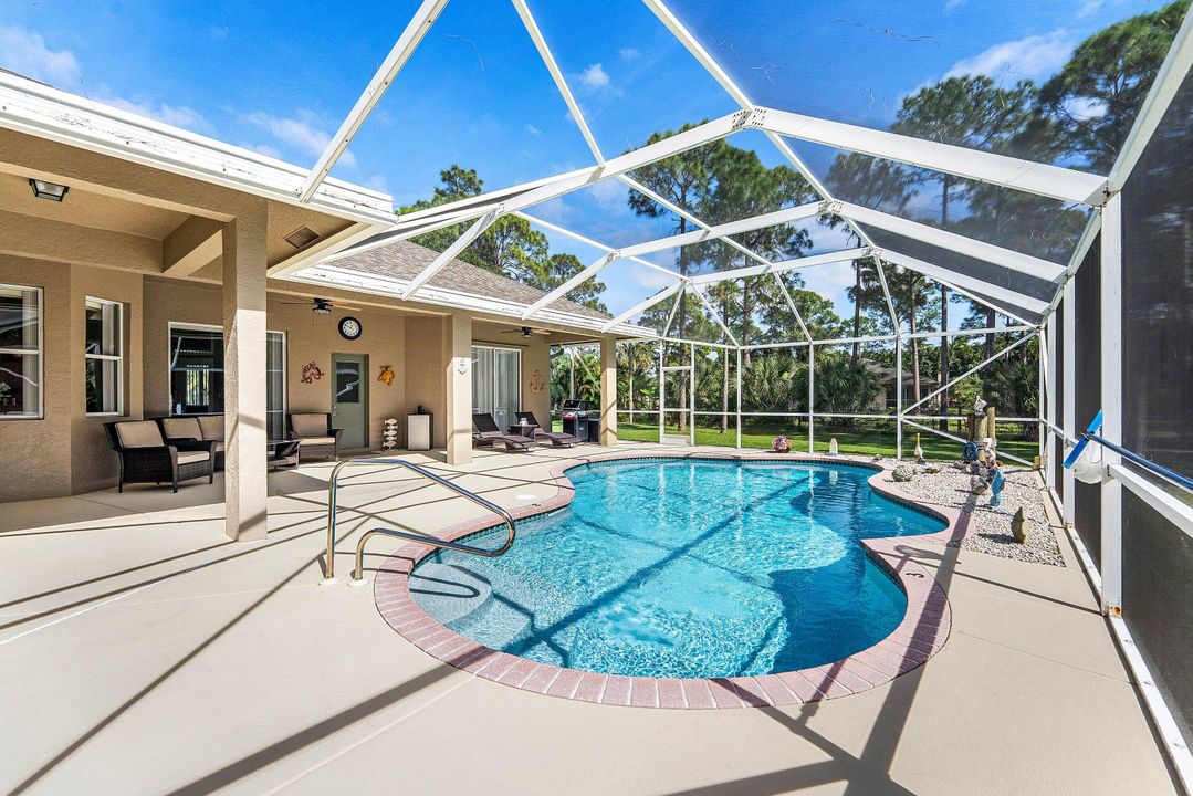 合同活跃: $784,999 (3 贝兹, 2 浴室, 2353 平方英尺)