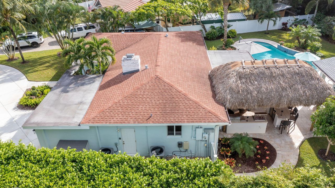 合同活跃: $1,900,000 (3 贝兹, 3 浴室, 2247 平方英尺)