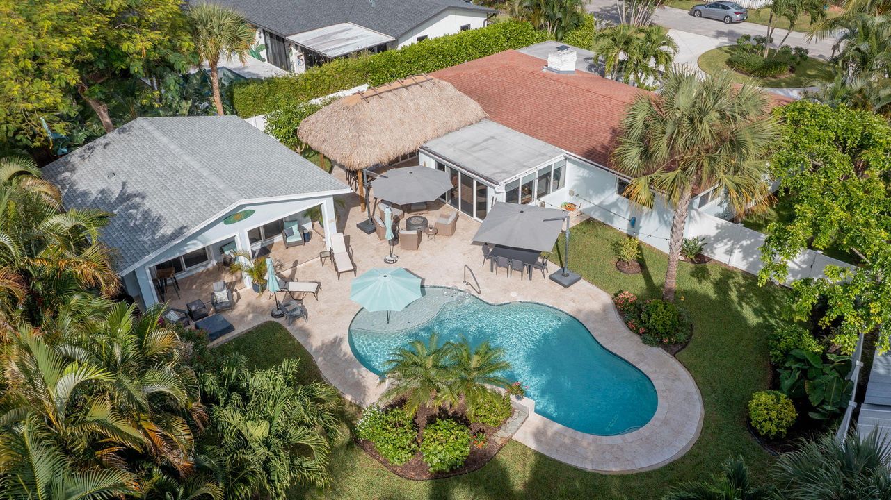 合同活跃: $1,900,000 (3 贝兹, 3 浴室, 2247 平方英尺)