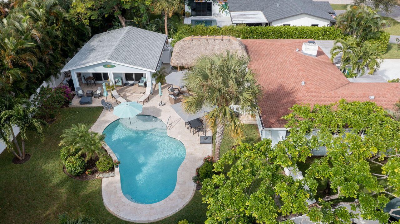 合同活跃: $1,900,000 (3 贝兹, 3 浴室, 2247 平方英尺)