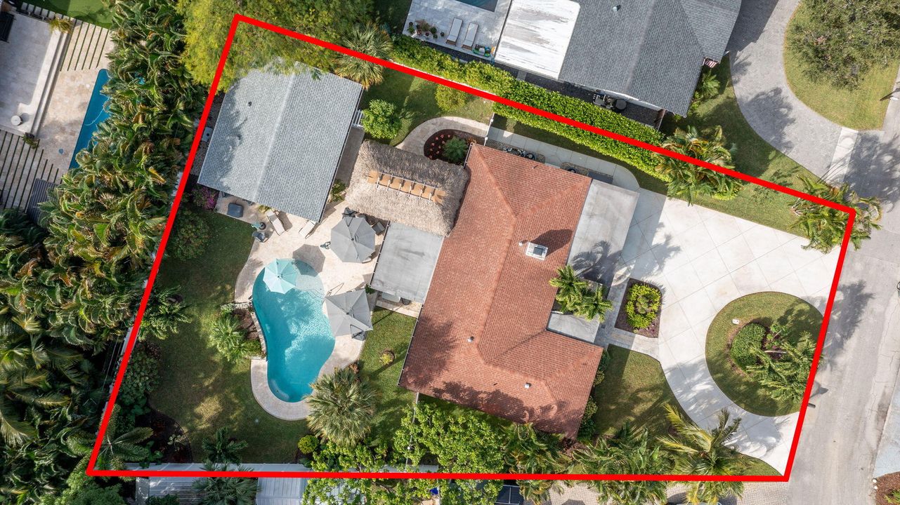 合同活跃: $1,900,000 (3 贝兹, 3 浴室, 2247 平方英尺)